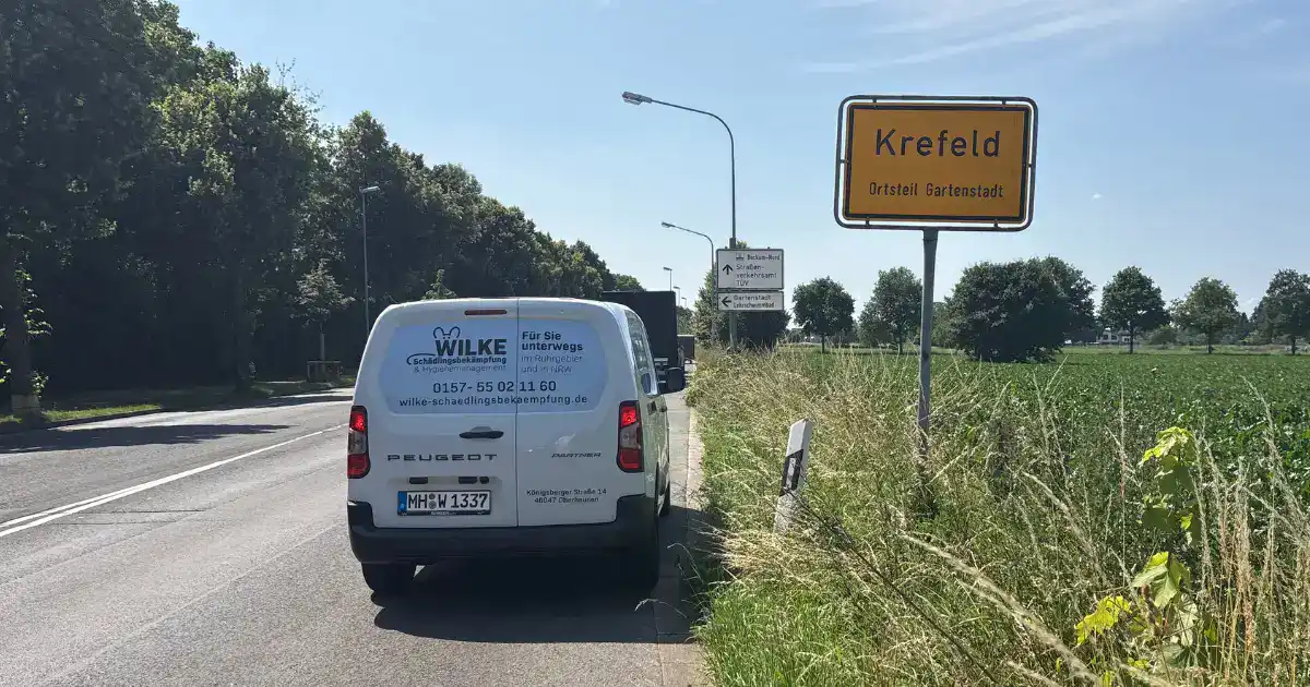 Wilke Schädlingsbekämpfung, Ihr lokaler Kammerjäger für Krefeld, im Einsatz direkt am Ortsschild in Krefeld-Gartenstadt.