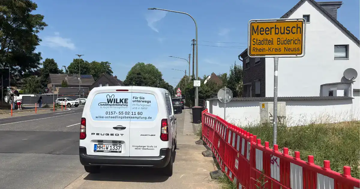 Wilke Schädlingsbekämpfung, Ihr persönlicher und diskreter Kammerjäger, im Einsatz direkt am Ortsschild von Meerbusch-Büderich.