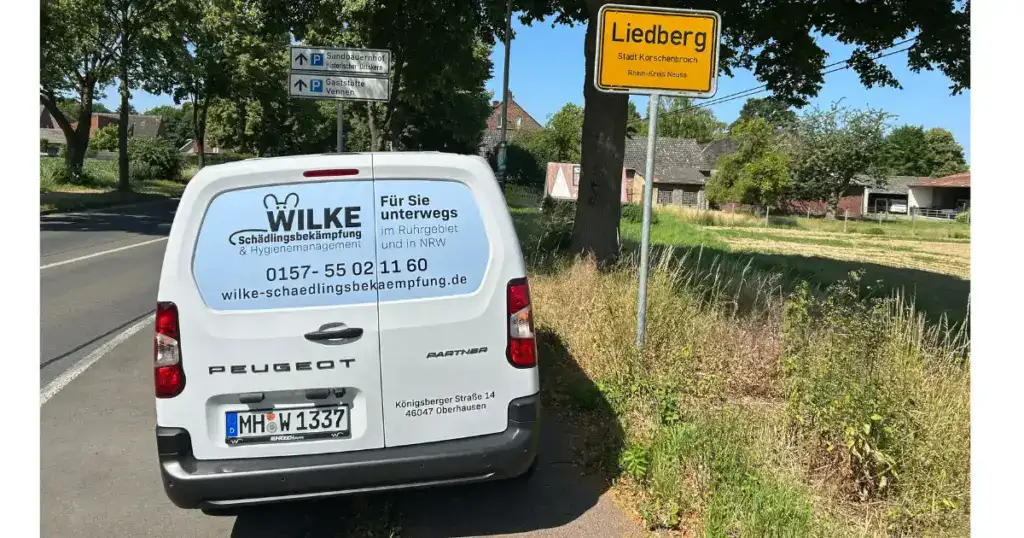 Wilke Schädlingsbekämpfung, Ihr lokaler Kammerjäger für Korschenbroich, im Einsatz direkt am Ortsschild von Korschenbroich-Kleinenbroich.